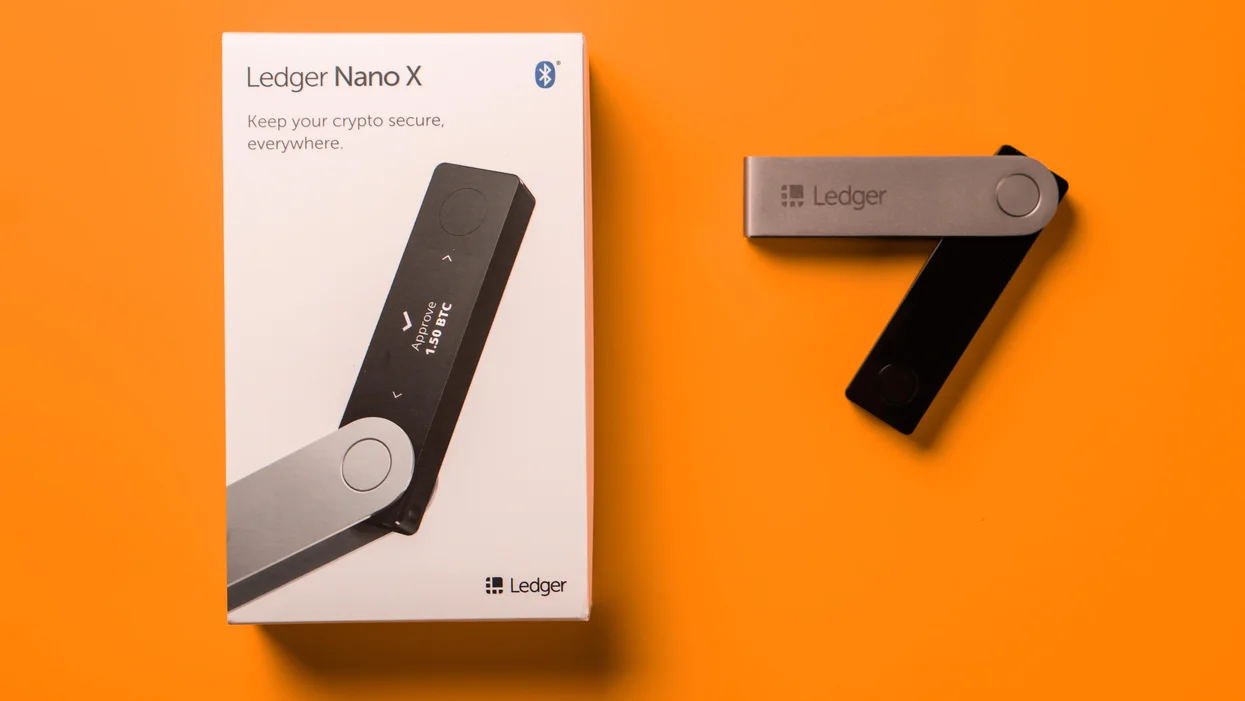 2. Ledger Nano X: Security and Versatility for your Bitcoin Cash